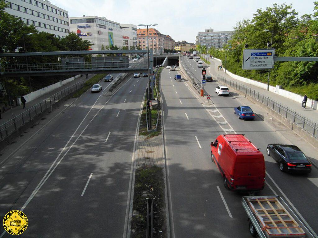 Wir alten Streckengeher haben auch manchmal Perspektiven, wo man sonst nicht so richtig (legal) hinkommt. Hier der Blick von der Leuchtenberg-Unterführung von den ehemaligen Zufahrtsgleis zum Bahnhof 2 Steinhausen zum Richard-Strass-Tunnel.