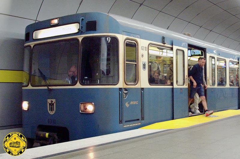 Die zwischen 1967 (drei Prototypen) und 1983 hergestellten Züge vom Typ A - ursprünglich als Typ "München" bezeichnet - sind als Doppeltriebwagen (DT) ausgeführt, deren Nord- und Südteil im Normalbetrieb immer kurzgekuppelt sind. Über den Kupplungen sind die Triebwagen jeweils 37,15 m lang, 3,55 m hoch und 2,90 m breit.