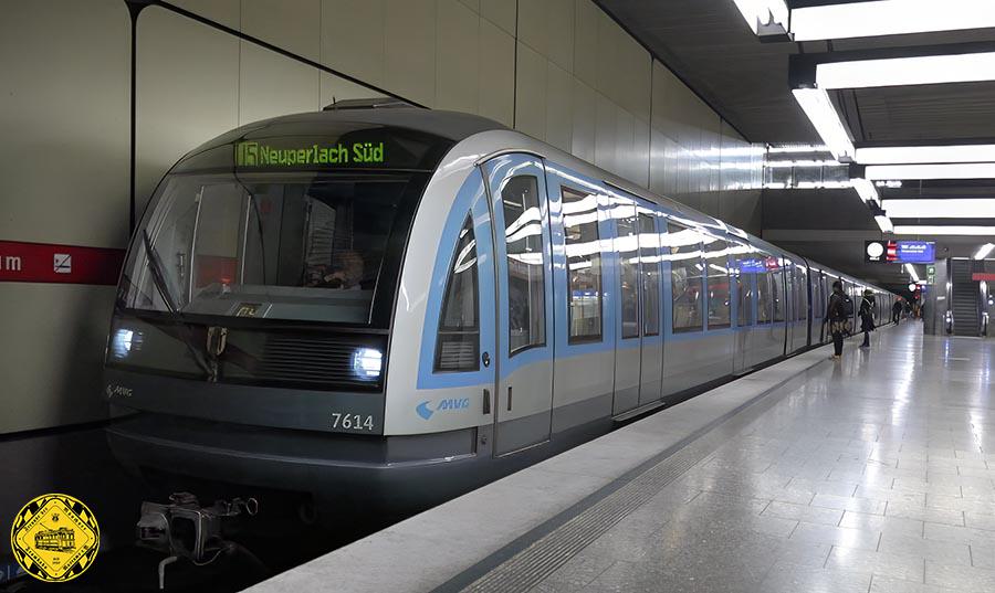 Erstmals wurde ein Zug mit sechs durchgängig begehbaren Wagenkästen gebaut, der also nur als Langzug (äquivalent mit drei Einheiten Typ A oder B) verkehrt, ähnlich der BVG Baureihe H. Dieses Mal wurde auf Prototypen verzichtet und gleich eine Lieferung von zehn 6-Wagen-Zügen bestellt. Insgesamt ist ein C-Zug daher einschließlich der Kupplungen 113,98 Meter lang, 2,90 Meter breit und 3,55 Meter hoch. Er hat ein Leergewicht von 164 Tonnen und erreicht mit seinen 2.400 kW Leistung innerhalb von etwa 25 Sekunden seine Höchstgeschwindigkeit von 80 km/h.