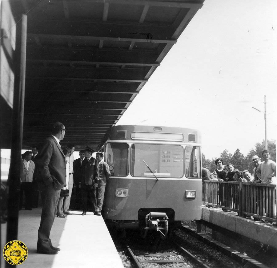 Anlieferung U Bahn 20 Ab dem 6.Juli 1967 begann man dann mit den Probefahrten auf dem ersten bereits betriebsfertigen Abschnitt damals von der Alten Heide zur Studentenstadt. München U-Bahn