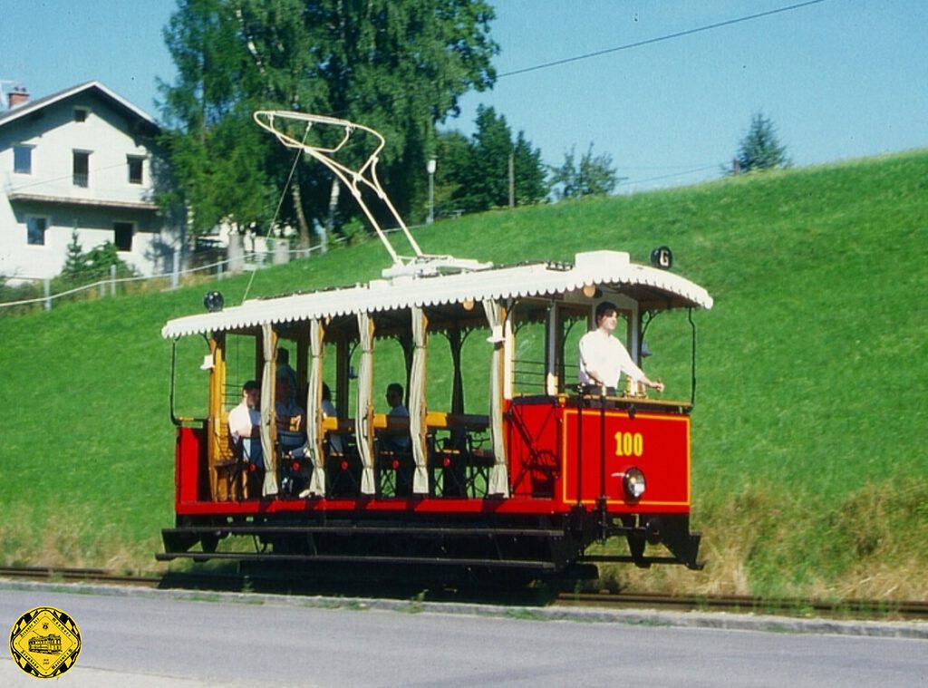 Der vom Ing. Walter Reichel der Firma AEG erfundene Bügelstromabnehmer, nach seiner Form auch Lyrastromabnehmer genannt, kam in München nie zum Einsatz. Trambahntriebwagen mit Lyrastromabnehmern waren lange Zeit für AEG-Betriebe typisch und sind noch heute auf vielen Museumswagen in Österreich und ehemaligen k u k Ländern zu finden.