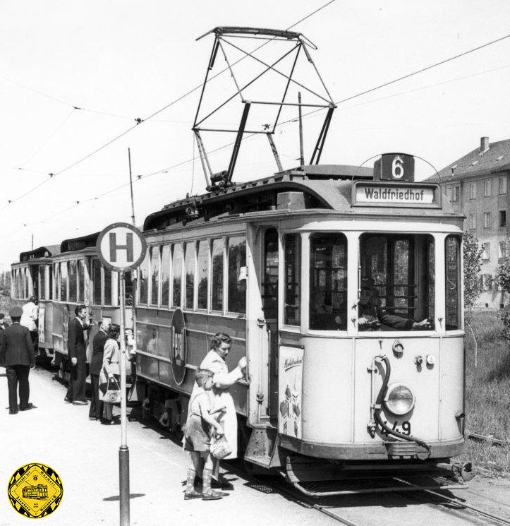 Bild 17 Tw 449 D 4.5 Mit Endgültiger Doppelschelifleiste Schon die M 2.63-Triebwagen besaßen dann die bis heute verwendete Scherenstromabnehmerform.