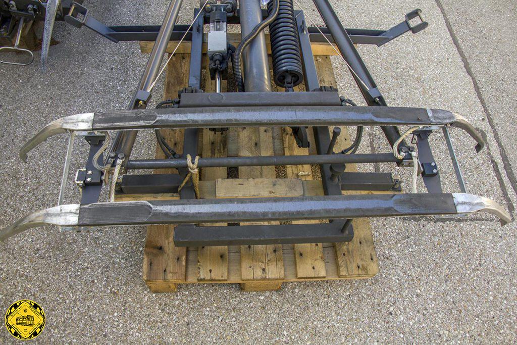 Moderner Stromabnehmer neuer Bauart, wie man sie auf der aktuellen Trambahnflotte findet