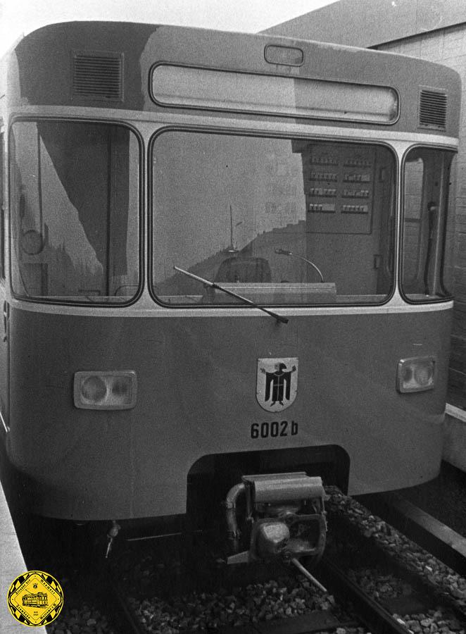 Anlieferung U Bahn2 Später kam dann auch die Betriebsnummer auf die Front der Wagen. Münchens U-Bahn-Zeitalter begann! U-bahn München Stdentenstadt