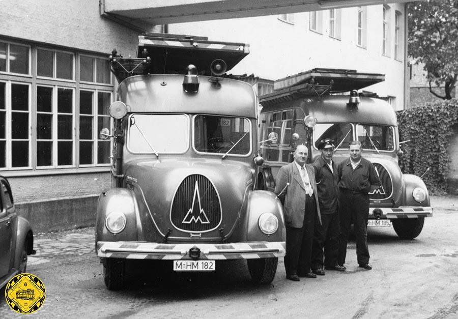 Es gab mehrere Magirus-Rundhauber, die ab den 1950er-Jahren im Dienste der Verkehrsbetriebe neben ähnlichen Mercedes-Fahrzeugen unterwegs waren. Sie übernahmen die Wartung, die Reparatur und den Bau der Oberleitung. Unser Rundhauber hörte auf die Nummer M-JC 377 und unterschied sich zu den anderen Modellen durch das einzelne Seitenfenster rechts, die anderen Wagen hatten da 2 Seitenfenster.
