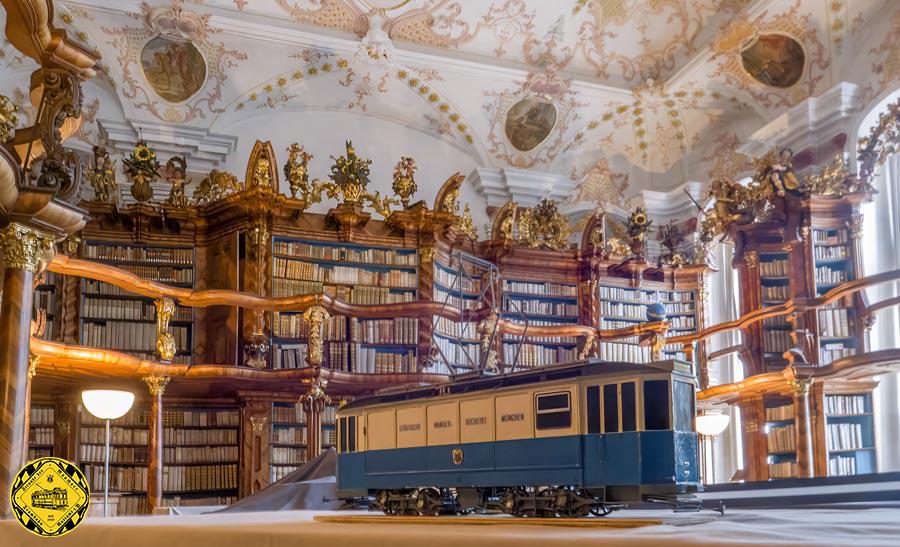 Der Vater der Wanderbücherei wie auch der städtischen Bibliotheken ist Hans Ludwig Held aus Neuburg/Donau. Er feierte am 1.August seinen 140. Geburtstag. Roland Opschondek ist Historiker und organisierte zu diesem Jubeltag in der vielleicht schönsten Bibliothek Deutschlands in Neuburg/Donau eine kleine Geburtstagsfeier. Unser kleines Wanderbücherei-Modell war dabei bewunderter Ehrengast.