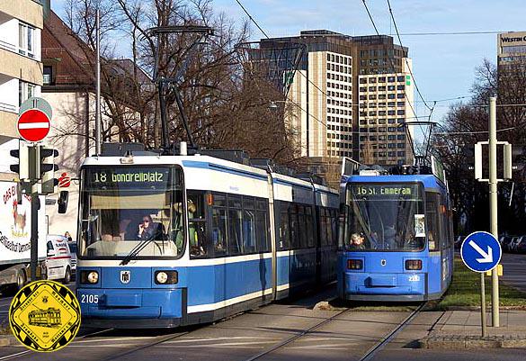 R2 wagen 2105 trifft am herkomerplatz auf r2b wagen 2152